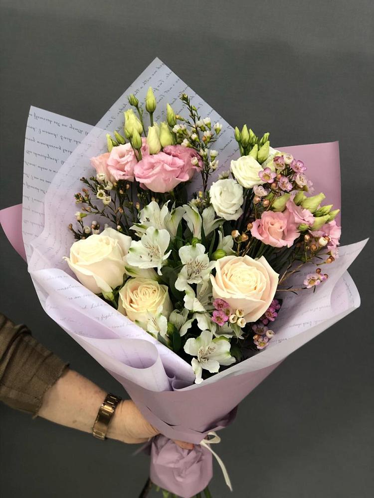 Букет цветов из: Альстромерии, Розы и Лизиантусы в Калининауле