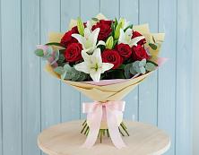 Букет цветов из:  Лилии и Розы в Калининауле