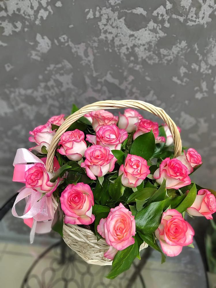 Цветочная композиция из Розы в корзине в Калининауле
