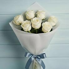 Букет 7 Белых роз Эдлесс Лав в Калининауле
