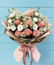 Букет цветов из:  Розы, Альстромерии и Лизиантусы в Калининауле