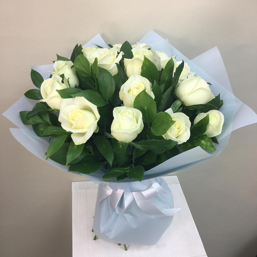 Букет 15 Белых роз Проуд в Калининауле