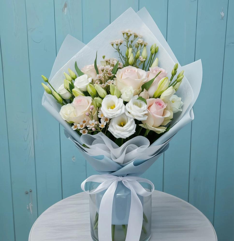 Букет цветов из: Розы и Лизиантусы в Калининауле