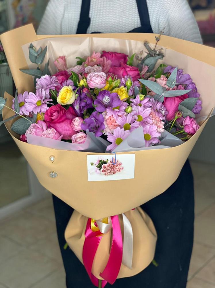 Букет цветов из: Хризантемы, Гвоздики и Альстромерии в Калининауле