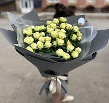 Букет Белые кустовые розы Солинеро в Калининауле
