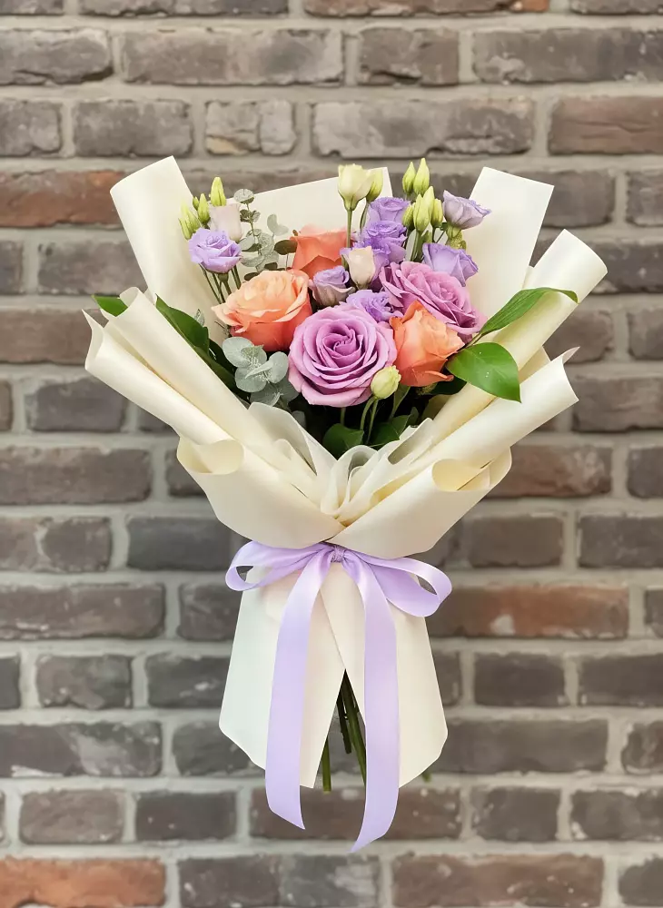 Букет цветов из: Лизиантусы и Розы в Калининауле