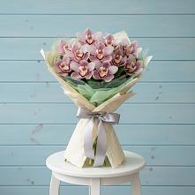 Букет цветов из:  Орхидеи и Розы в Калининауле