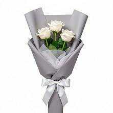 Букет 3 белые розы в Калининауле