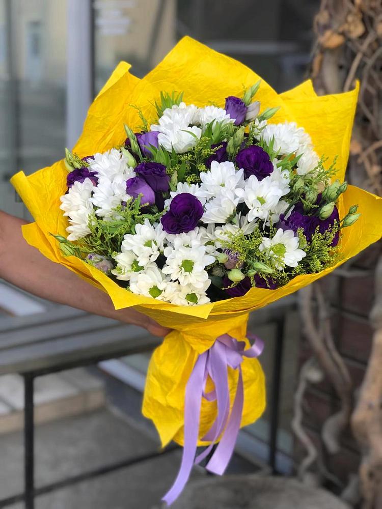 Букет цветов из: Ирисы, Хризантемы и Ромашки в Калининауле