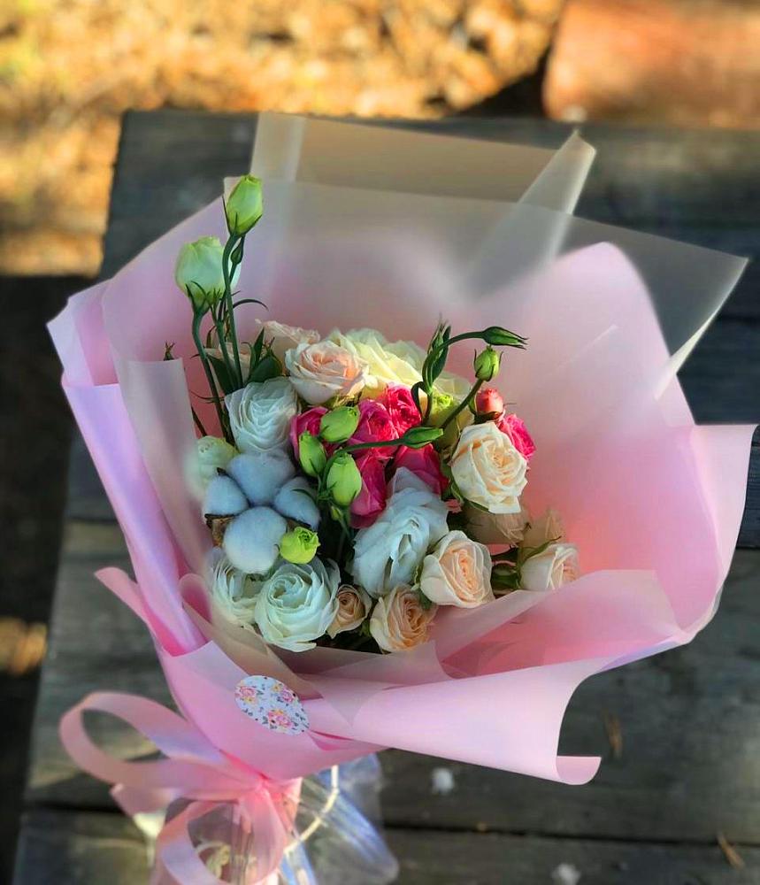 Букет цветов из: Розы и Лизиантусы в Калининауле