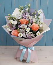 Букет цветов из:  Лизиантусы, Розы, Альстромерии и Гипсофила в Калининауле