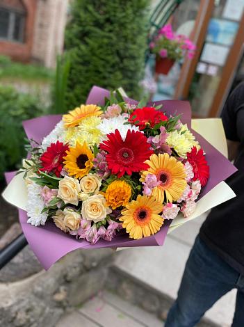 Букет цветов из: Герберы, Ромашки, Хризантемы, Розы и Подсолнухи в Калининауле