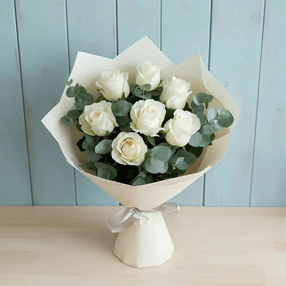 Букет Белые розы в Эвкалипте в Калининауле