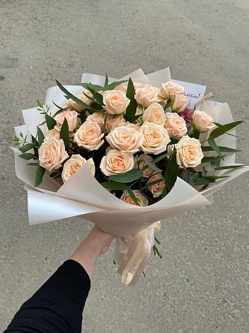 Букет Кремовые розы Латте в Калининауле