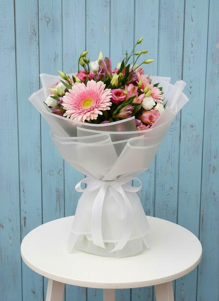 Букет цветов из: Герберы, Альстромерии и Лизиантусы в Калининауле