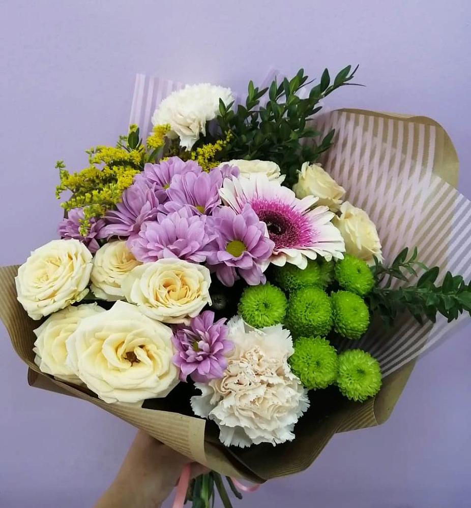 Букет цветов из: Хризантемы, Розы, Гвоздики и Герберы в Калининауле