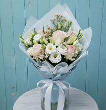 Букет цветов из:  Розы и Лизиантусы в Калининауле