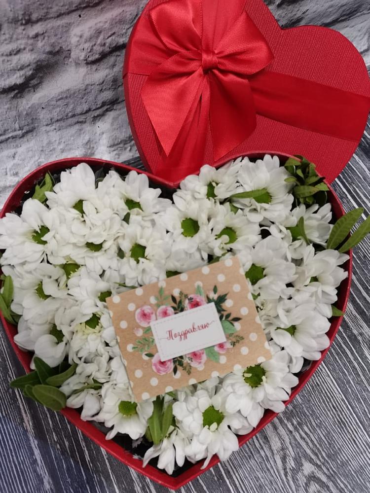 Цветочная композиция из Хризантемы в виде сердца в Калининауле