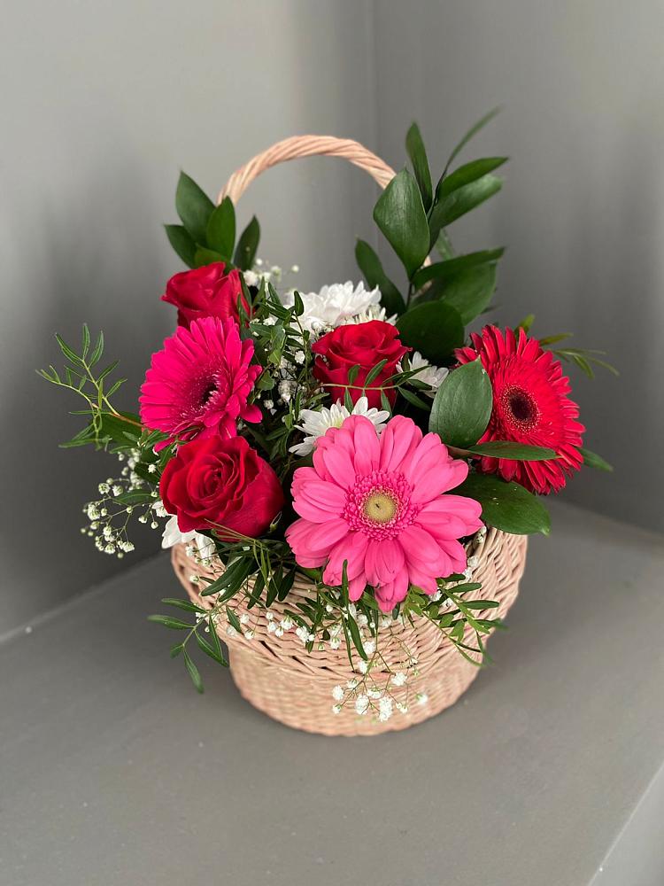 Цветочная композиция из Розы, Хризантемы и Герберы в корзине в Калининауле