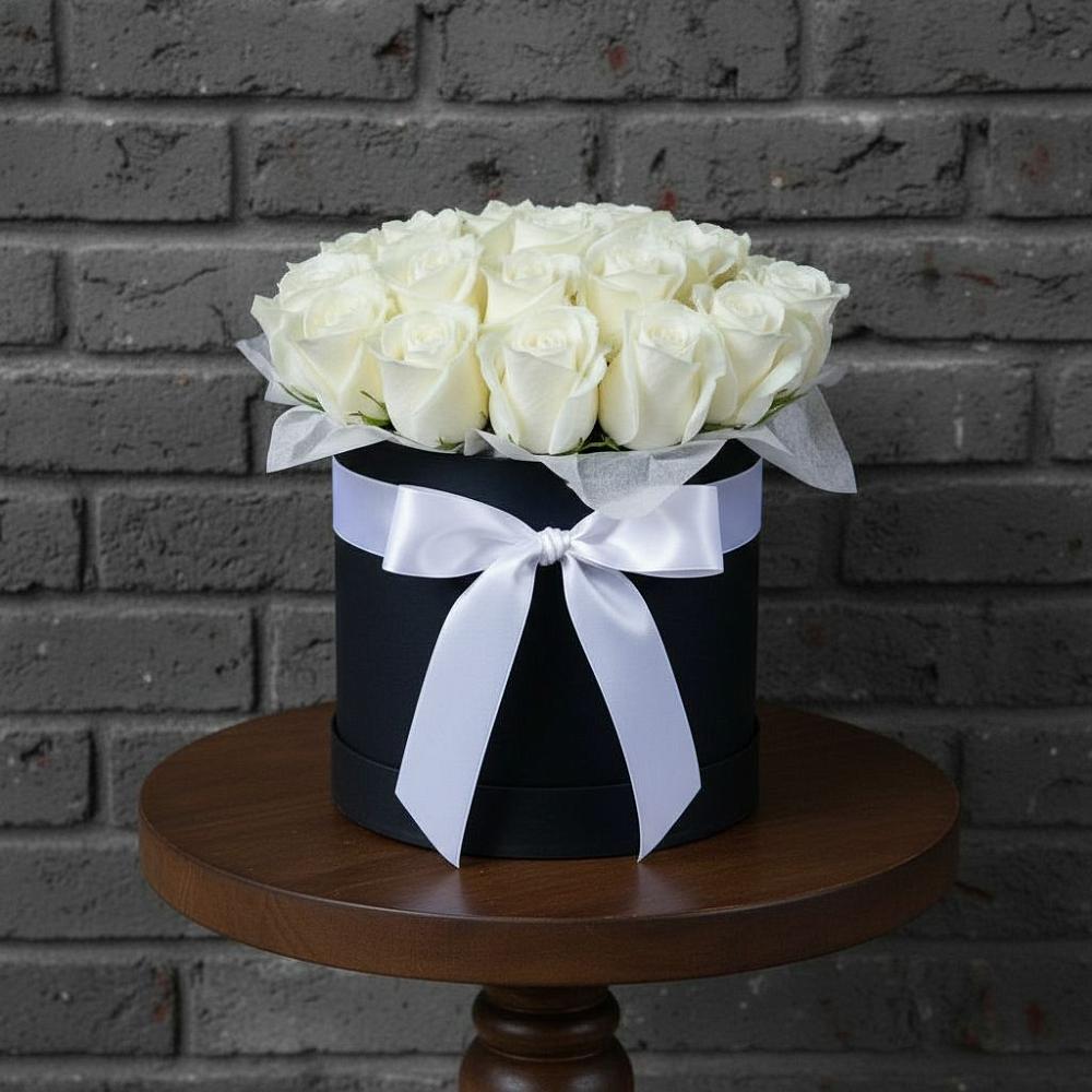 Цветочная композиция из Розы в шляпной коробке в Калининауле