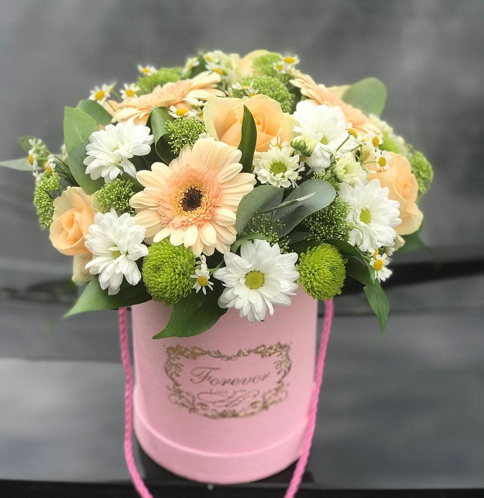 Цветочная композиция из Розы, Герберы и Хризантемы в шляпной коробке в Калининауле