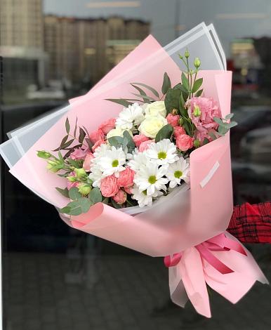 Букет цветов из: Розы, Лизиантусы и Хризантемы в Калининауле