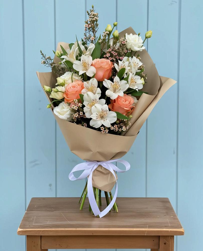 Букет цветов из: Альстромерии, Лизиантусы, Розы и Хризантемы в Калининауле