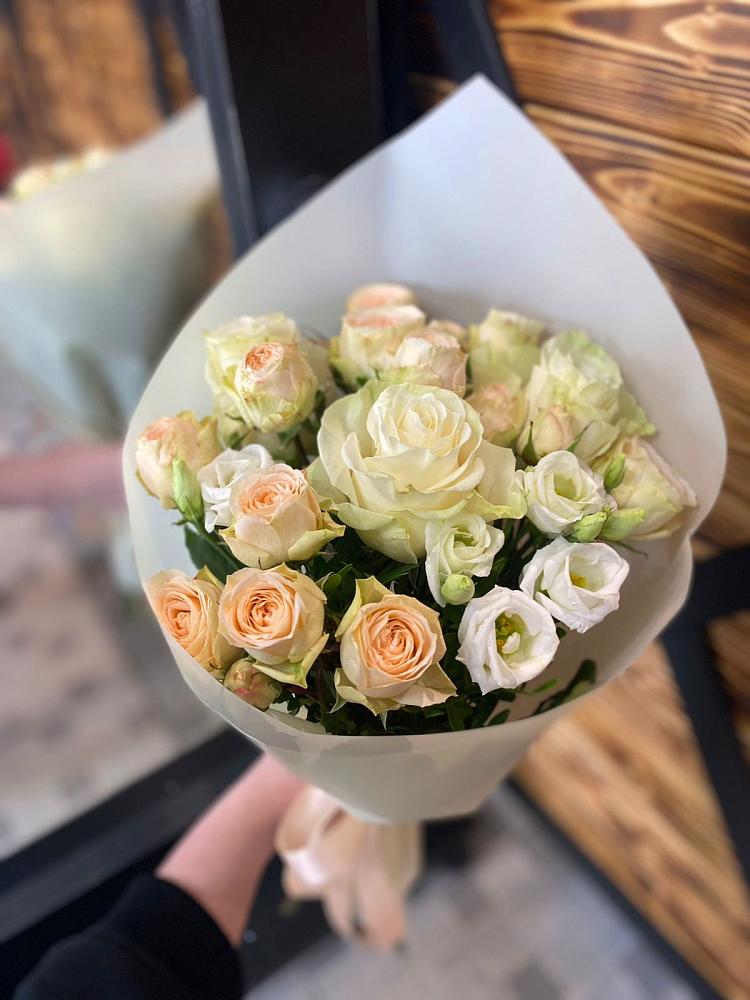 Букет цветов из: Розы и Лизиантусы в Калининауле